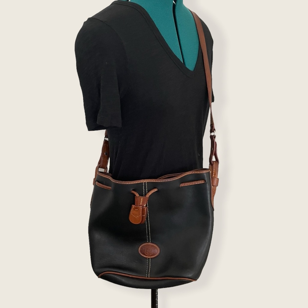 Vintage Dooney & Bourke Black Bucket Crossbody Purse MADE in the USA.
